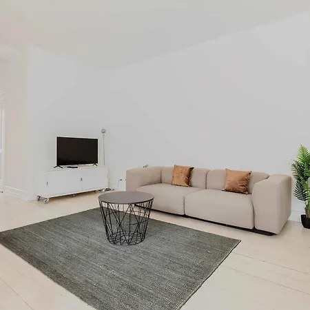 Amalienborg Retreat Stylish 2br