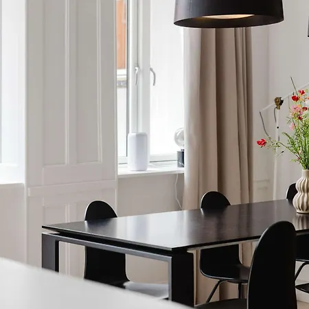 Amalienborg Retreat Stylish 2br